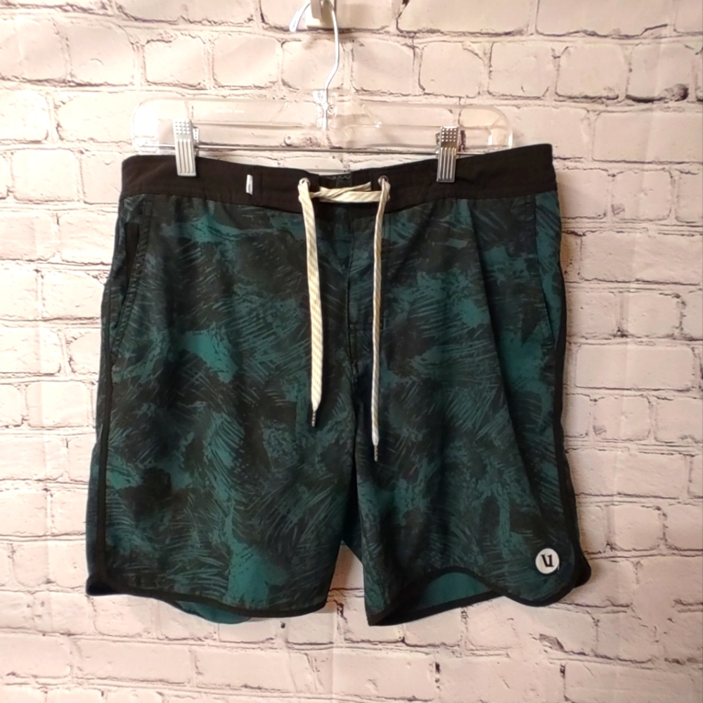 Vuori Mens V Cycle Performance  Board Shorts Floral Cruise Shorts Size 32